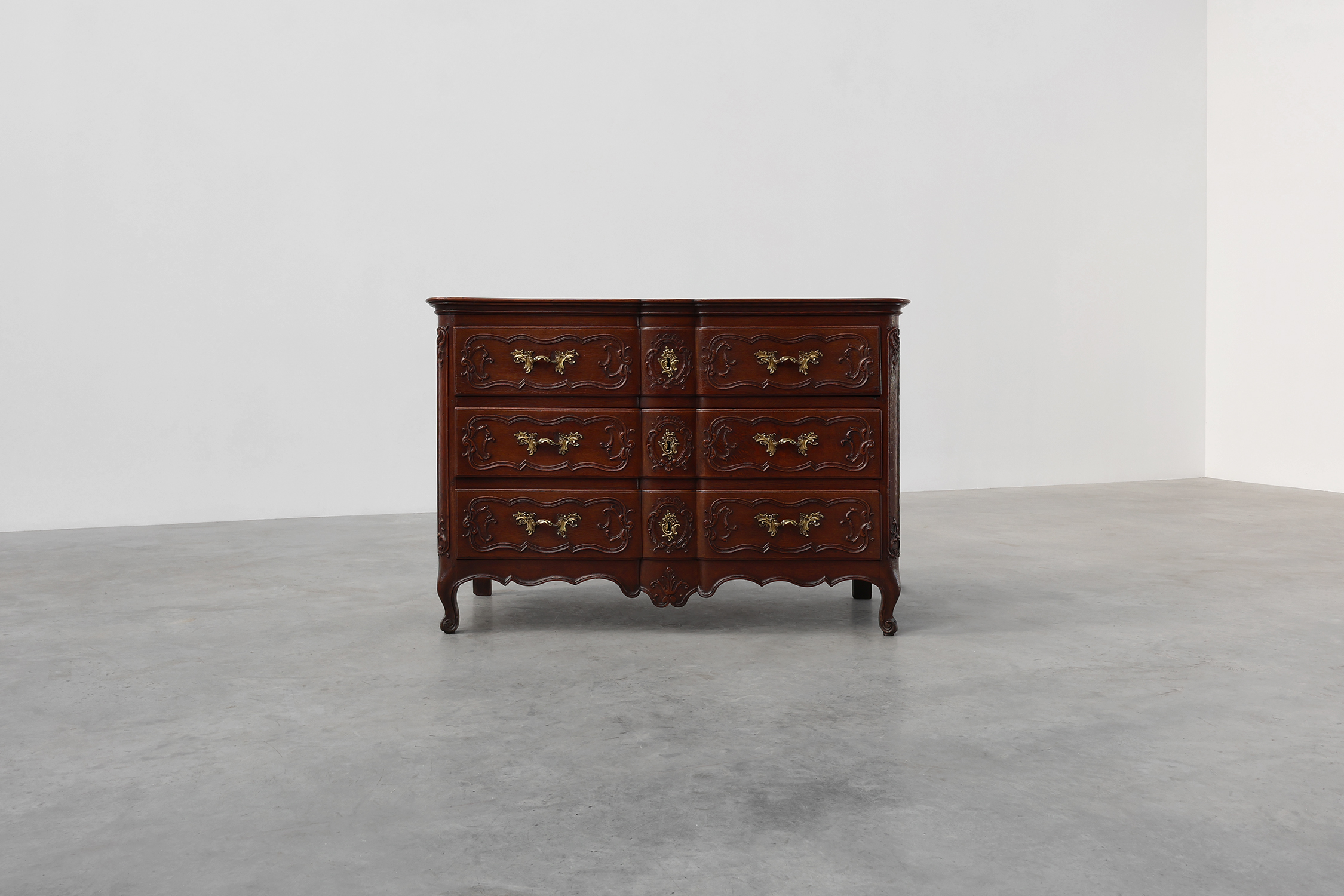 French 18th Century hand crafted oak chest of drawers in Louis XV stylethumbnail
